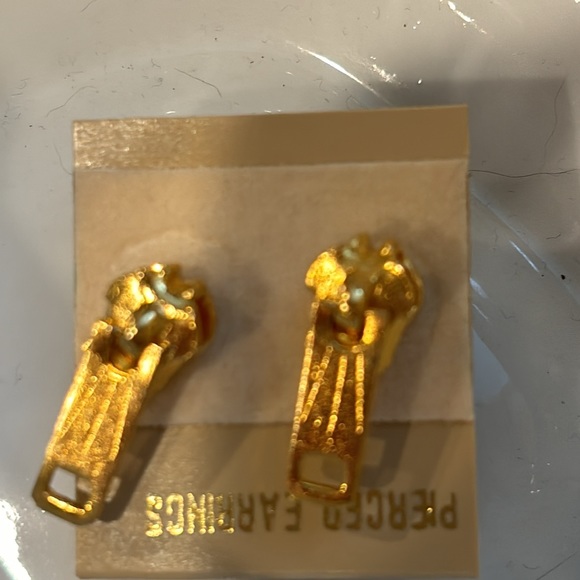Gold tone zipper earrings - Picture 4 of 4